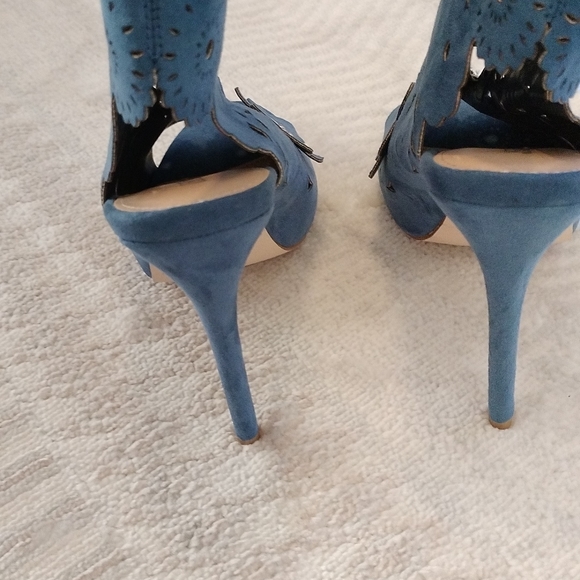 JUSTFAB HEEL SHOES, BLUE COLOR, FLORAL DESIGN, FRONT LACES. - Picture 4 of 12